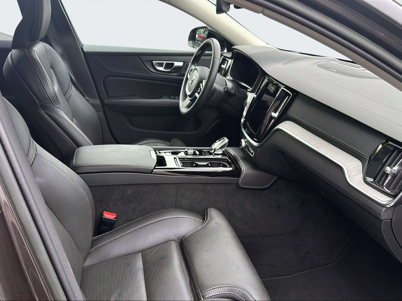 VOLVO V60 2.0 T6 TE Ultimate Dark eAWD-image-13