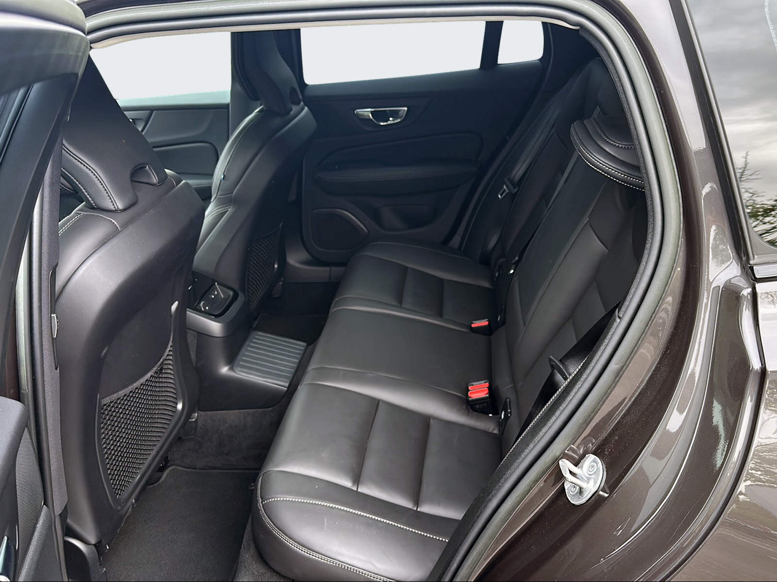 VOLVO V60 2.0 T6 TE Ultimate Dark eAWD-image-11