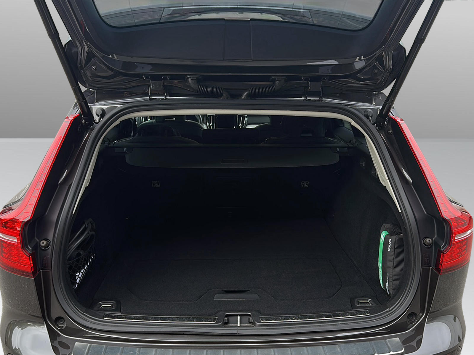 VOLVO V60 2.0 T6 TE Ultimate Dark eAWD-image-9