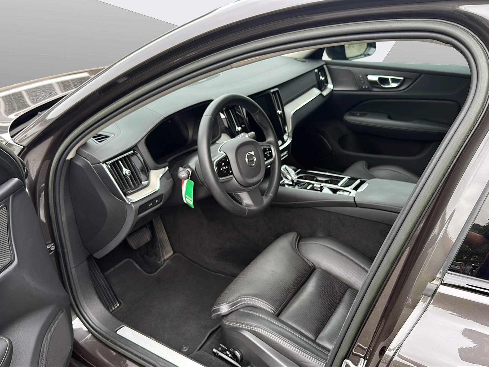 VOLVO V60 2.0 T6 TE Ultimate Dark eAWD-image-10
