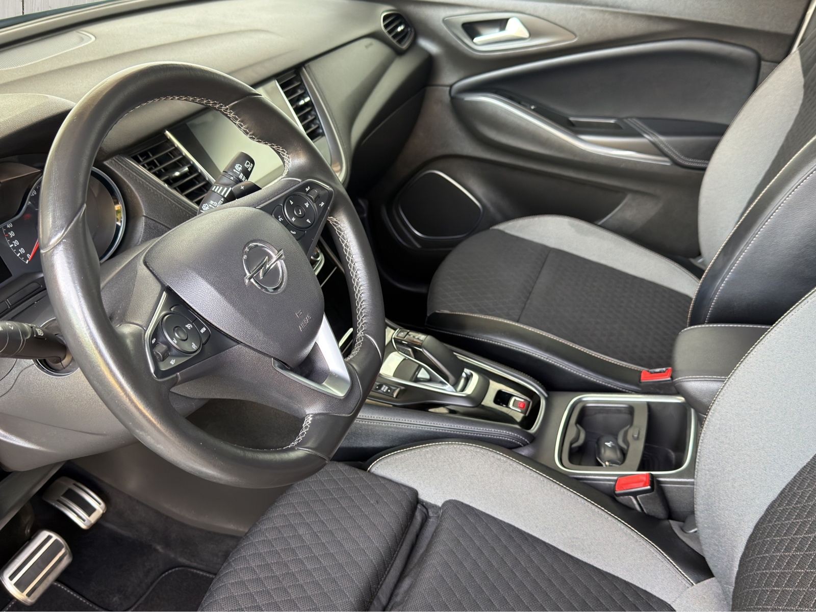 OPEL Grandland X 1.6 Hybrid4 Excellence Automatik-image-10