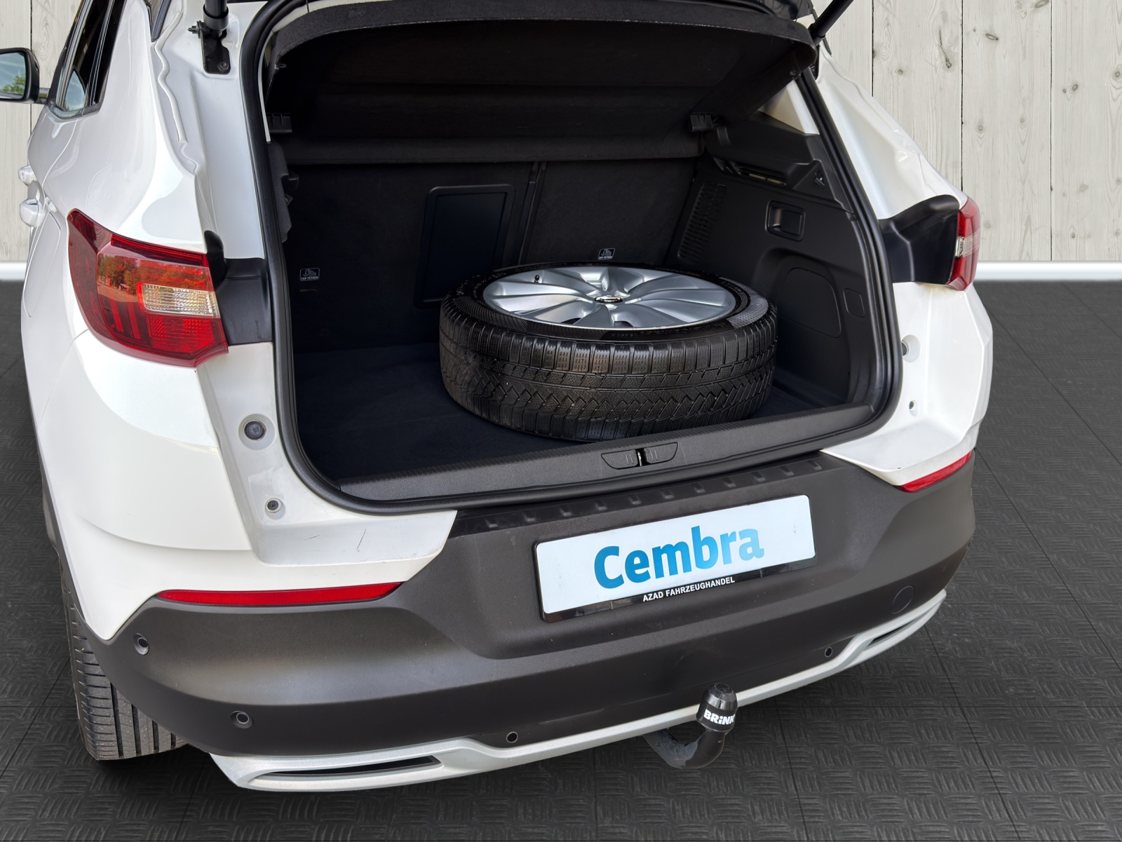 OPEL Grandland X 1.6 Hybrid4 Excellence Automatik-image-15