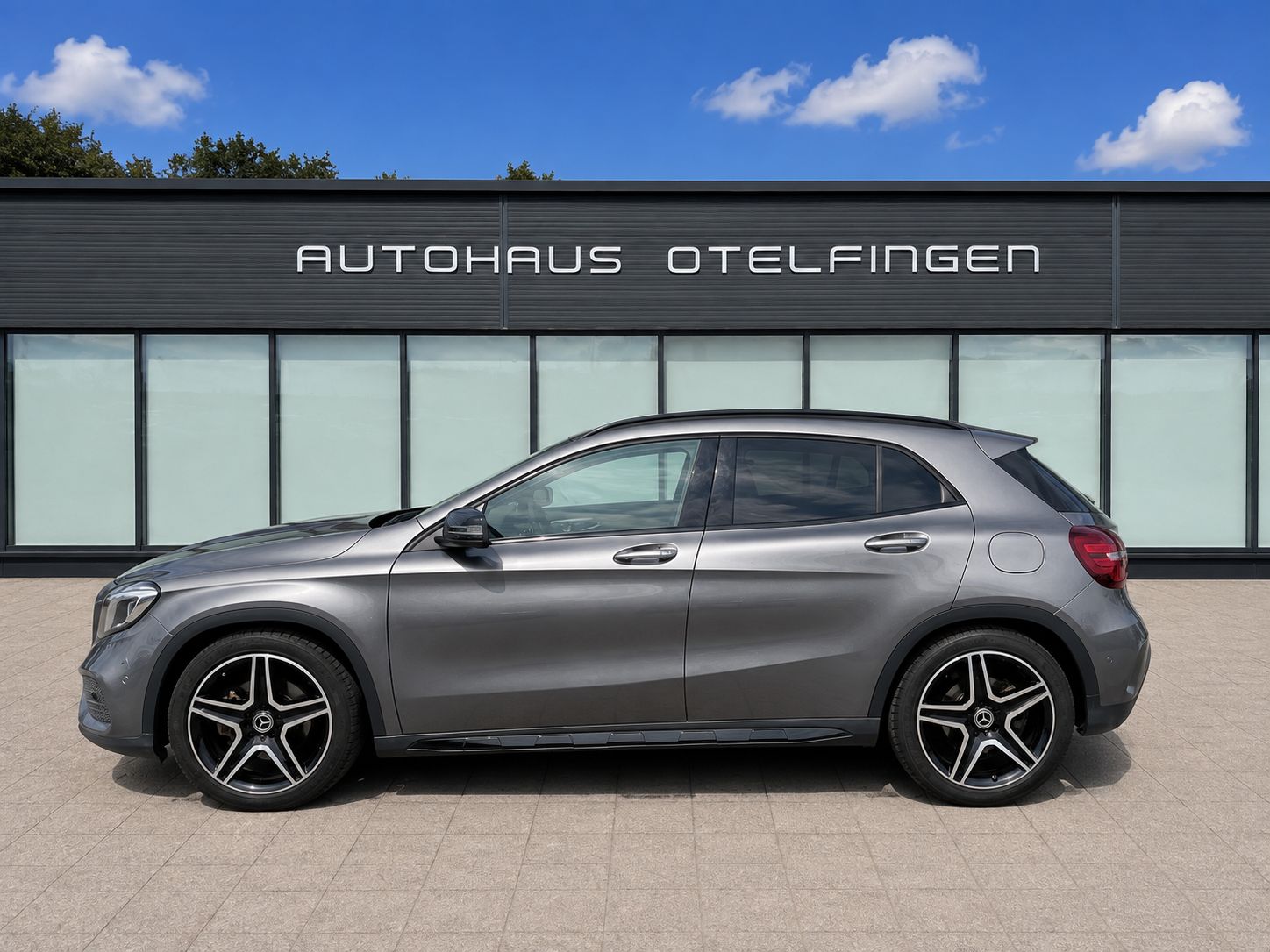 MERCEDES-BENZ GLA 250 AMG Line 4m