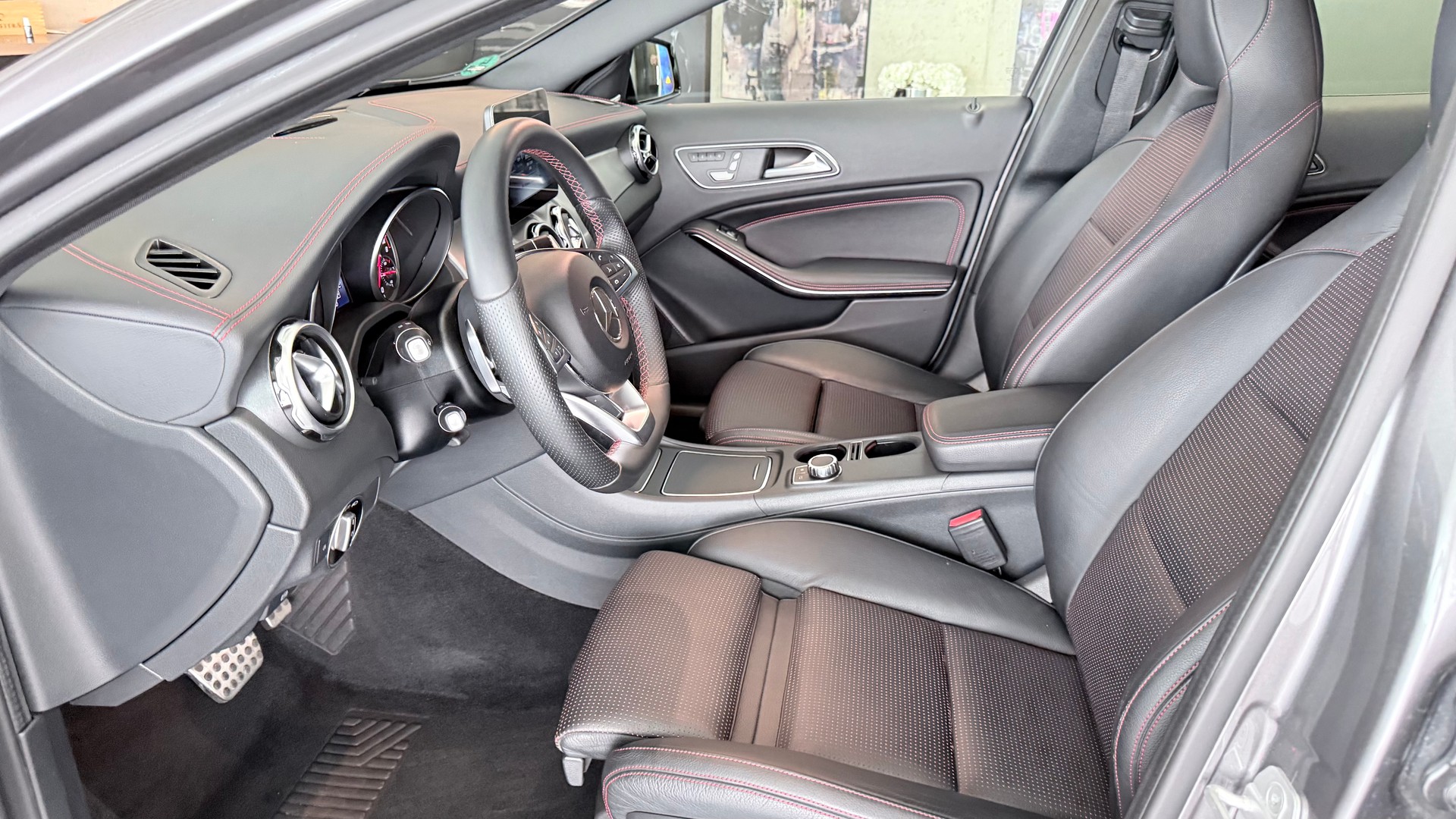 MERCEDES-BENZ GLA 250 AMG Line 4m-image-14