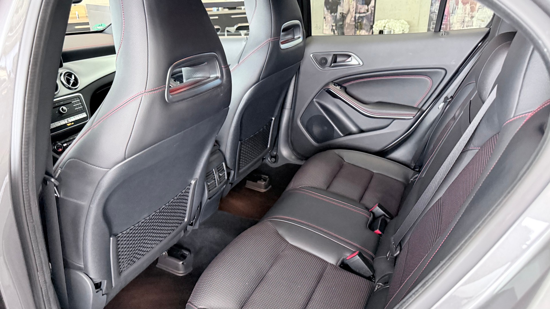 MERCEDES-BENZ GLA 250 AMG Line 4m-image-9