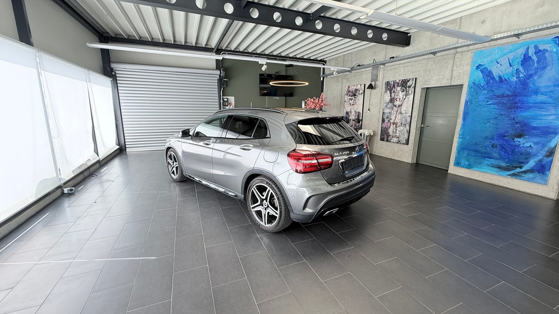 MERCEDES-BENZ GLA 250 AMG Line 4m-showroom-element-1