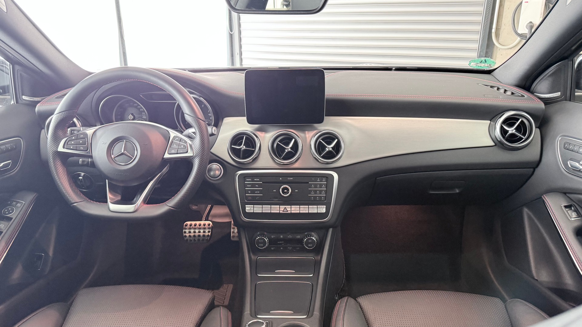 MERCEDES-BENZ GLA 250 AMG Line 4m-image-26