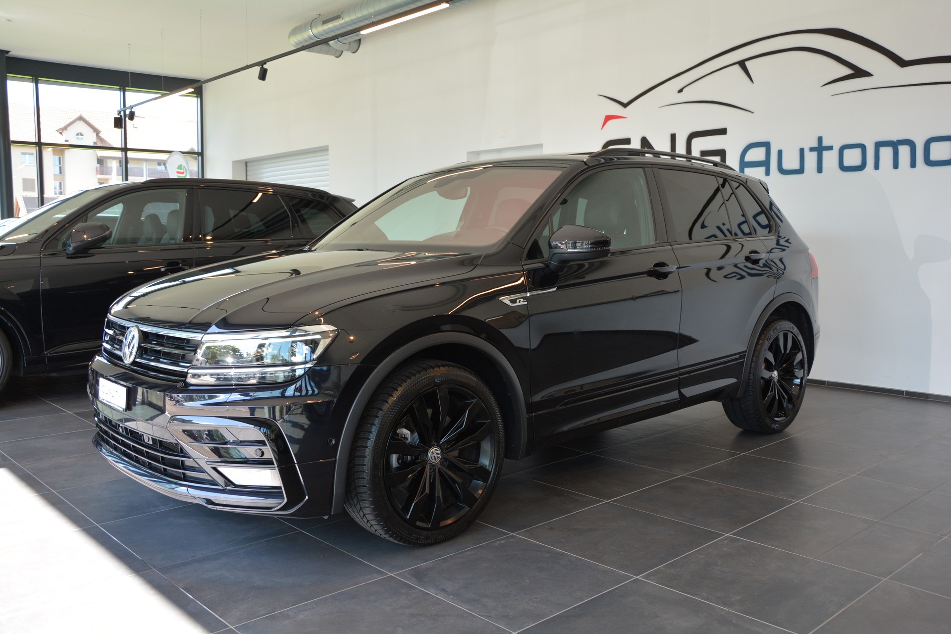 VW Tiguan 2.0TSI Highline 4Motion DSG-showroom-element-1