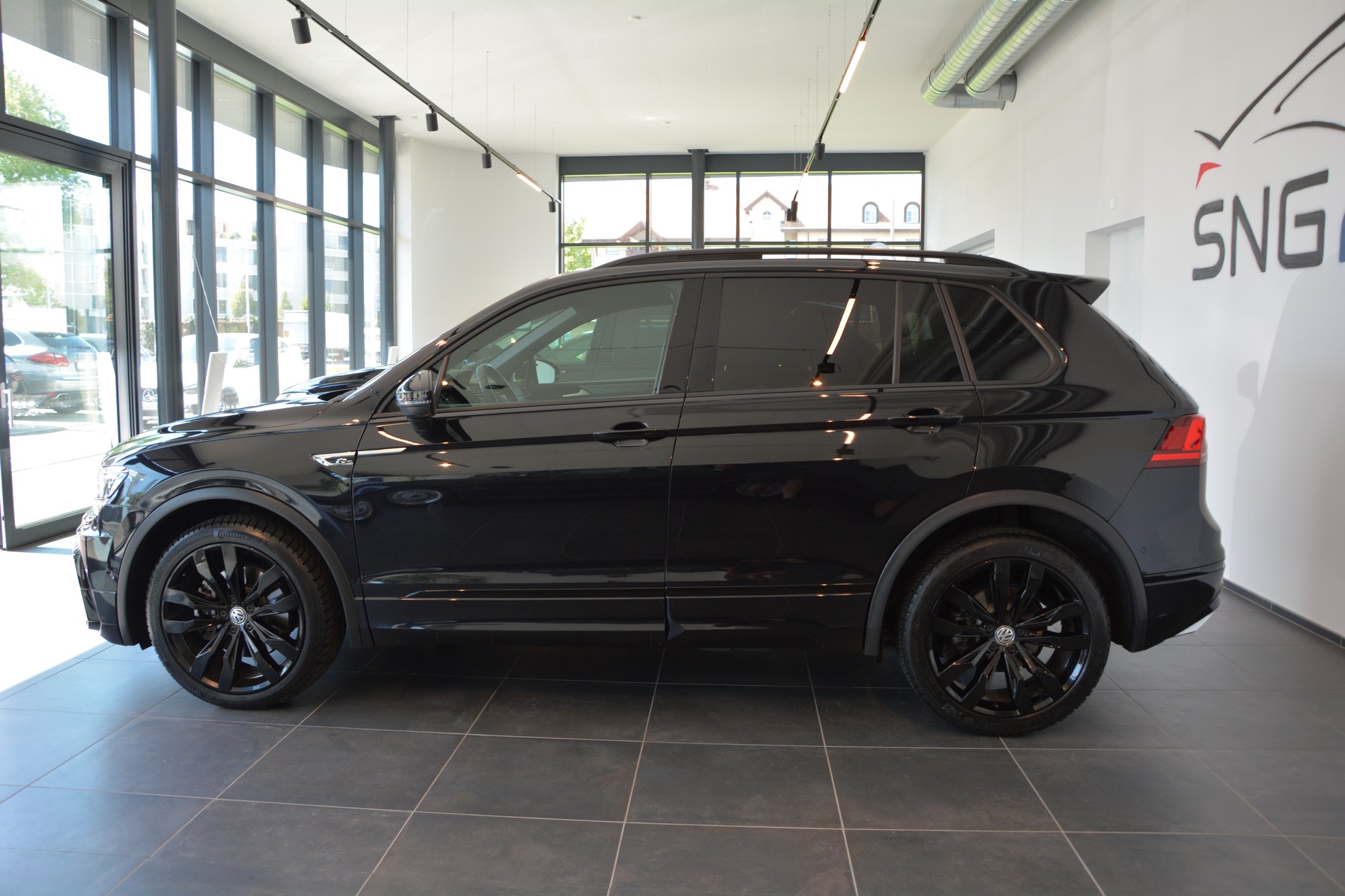 VW Tiguan 2.0TSI Highline 4Motion DSG-showroom-element-2