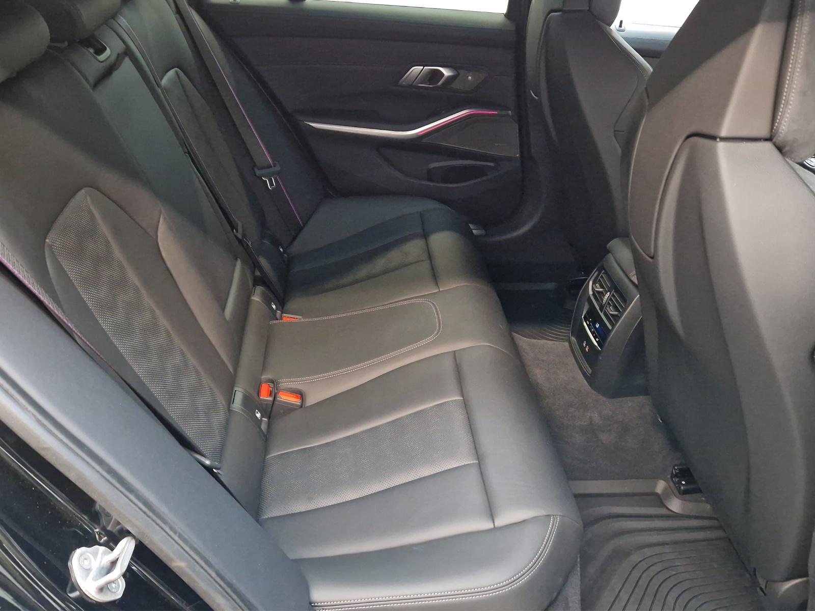 BMW M3 Competition M xDrive Touring-image-21