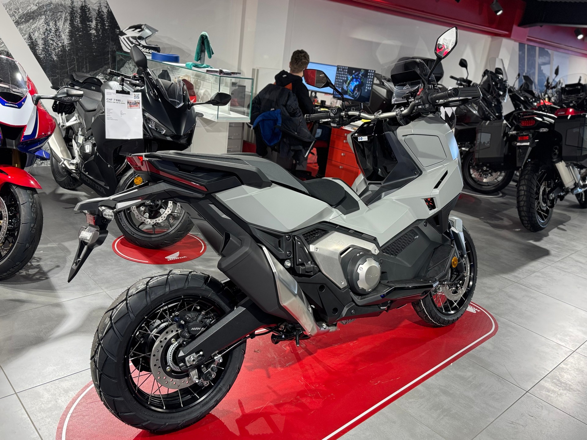 HONDA X-ADV 750-image-2