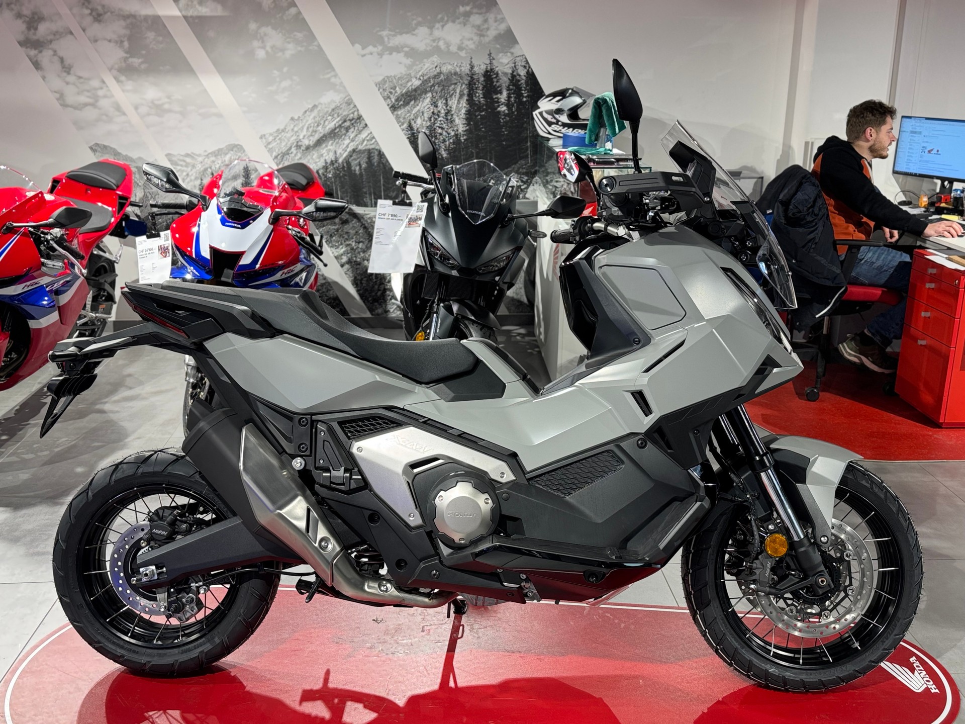 HONDA X-ADV 750-image-1
