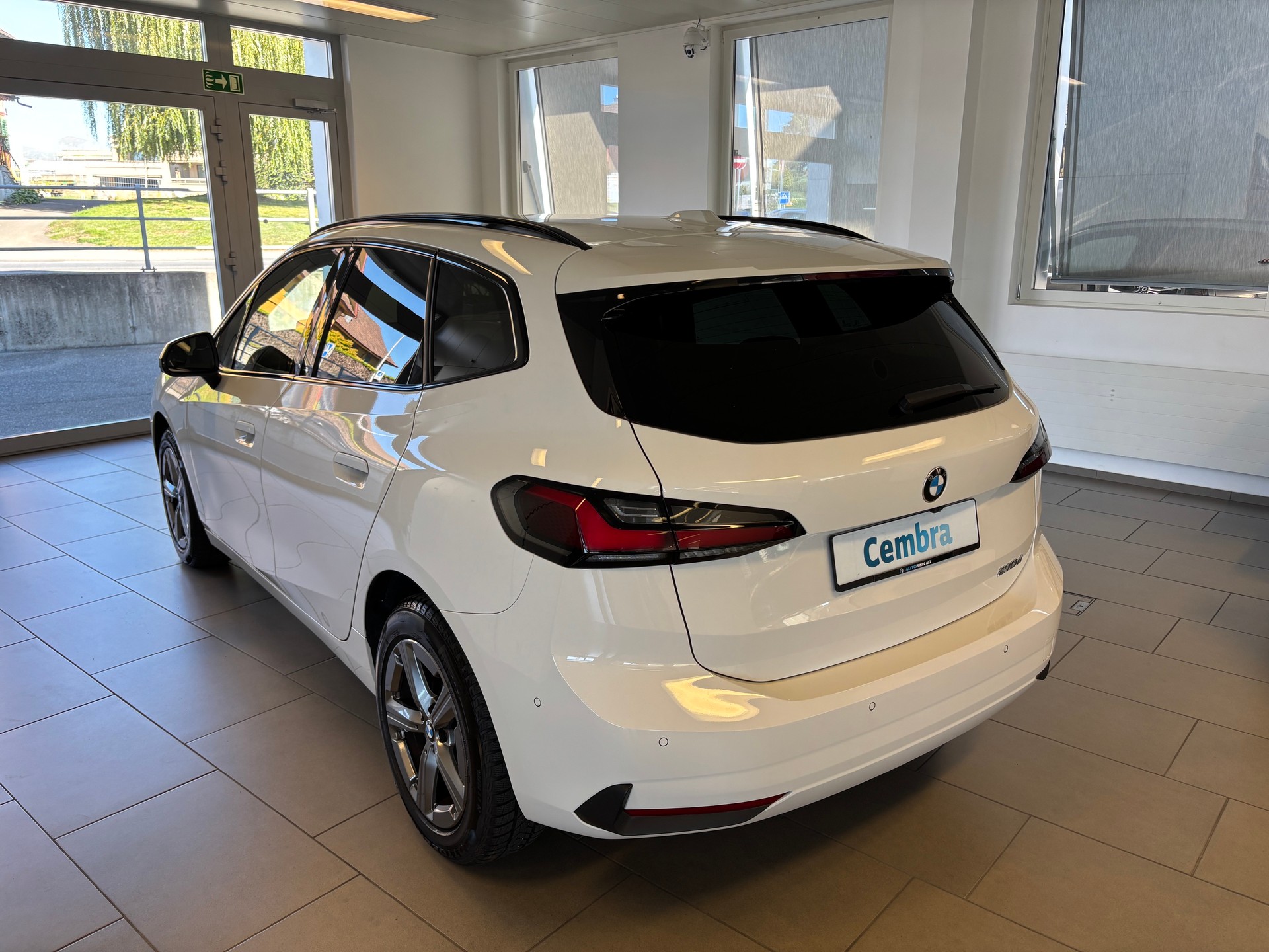 BMW 218d Active Tourer DKG-showroom-element-3