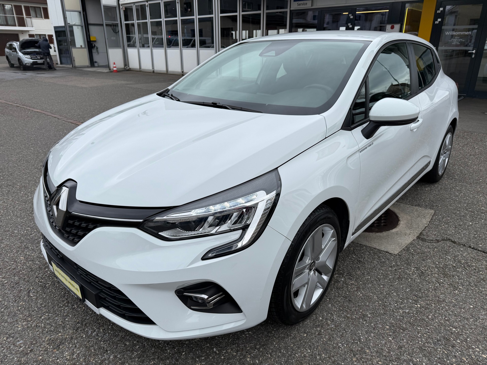 RENAULT Clio 1.0 Business-showroom-element-1