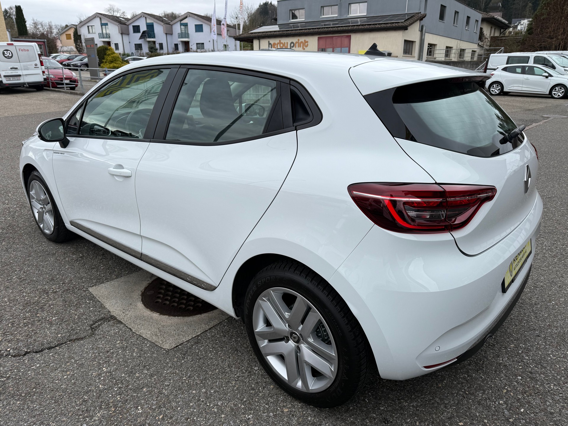 RENAULT Clio 1.0 Business-showroom-element-3