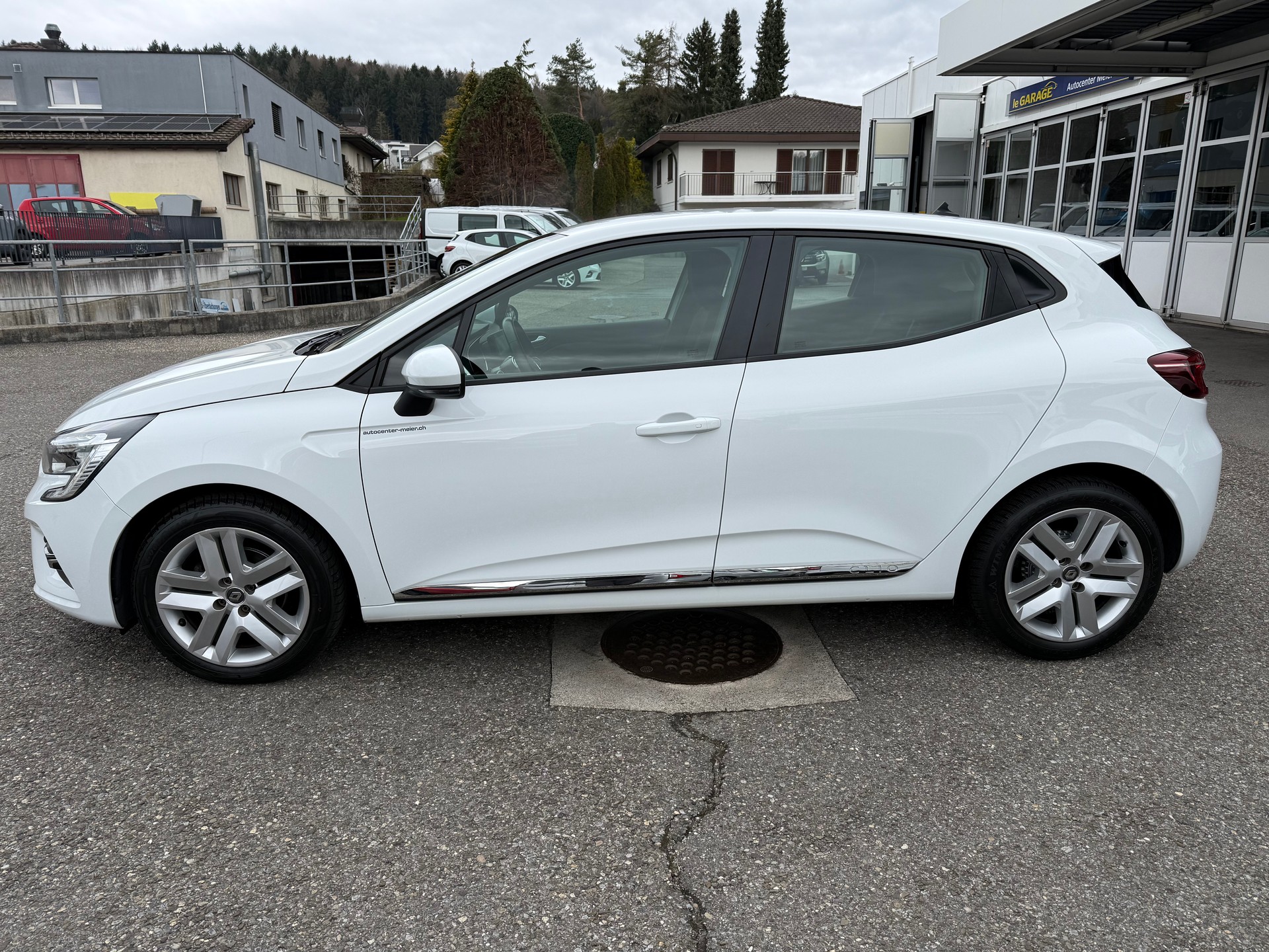 RENAULT Clio 1.0 Business-showroom-element-2