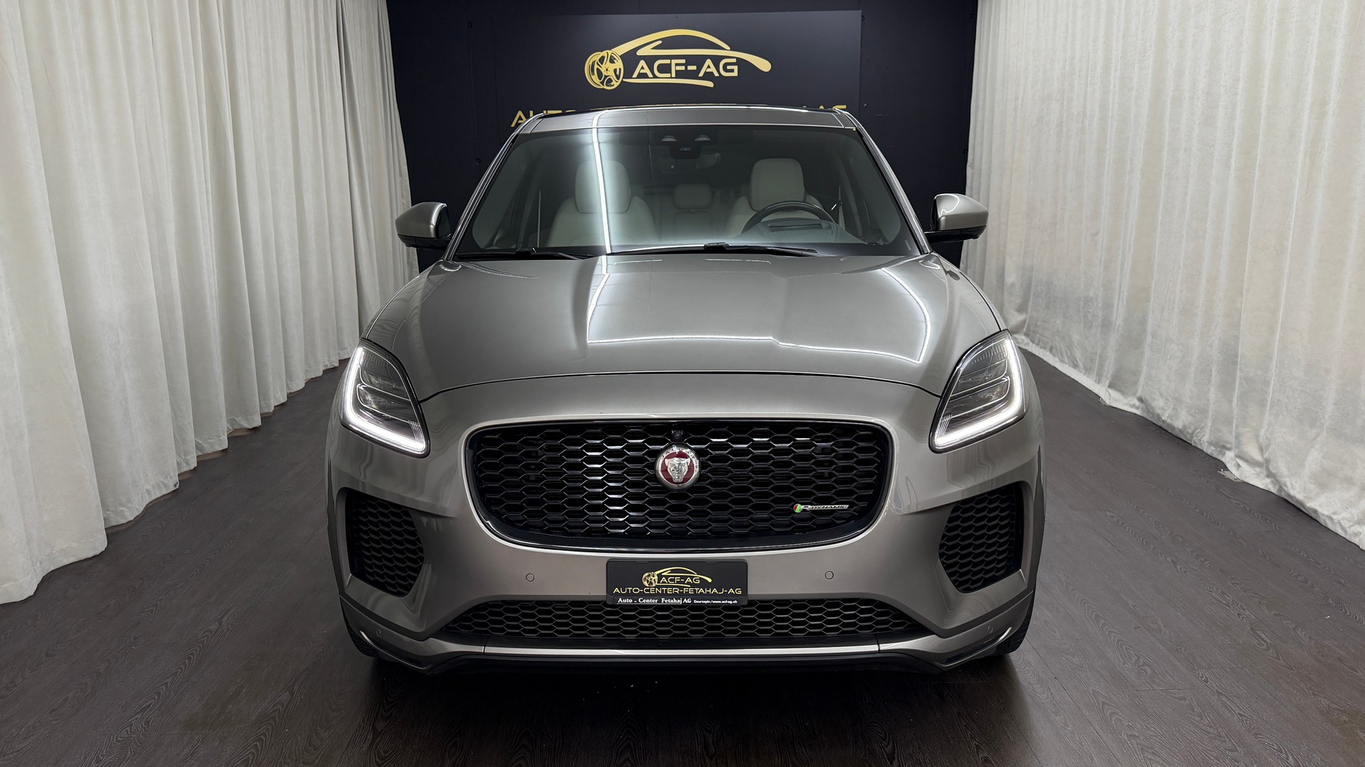JAGUAR E-Pace 2.0d D240 R-Dynamic SE AWD Automatik-showroom-element-1