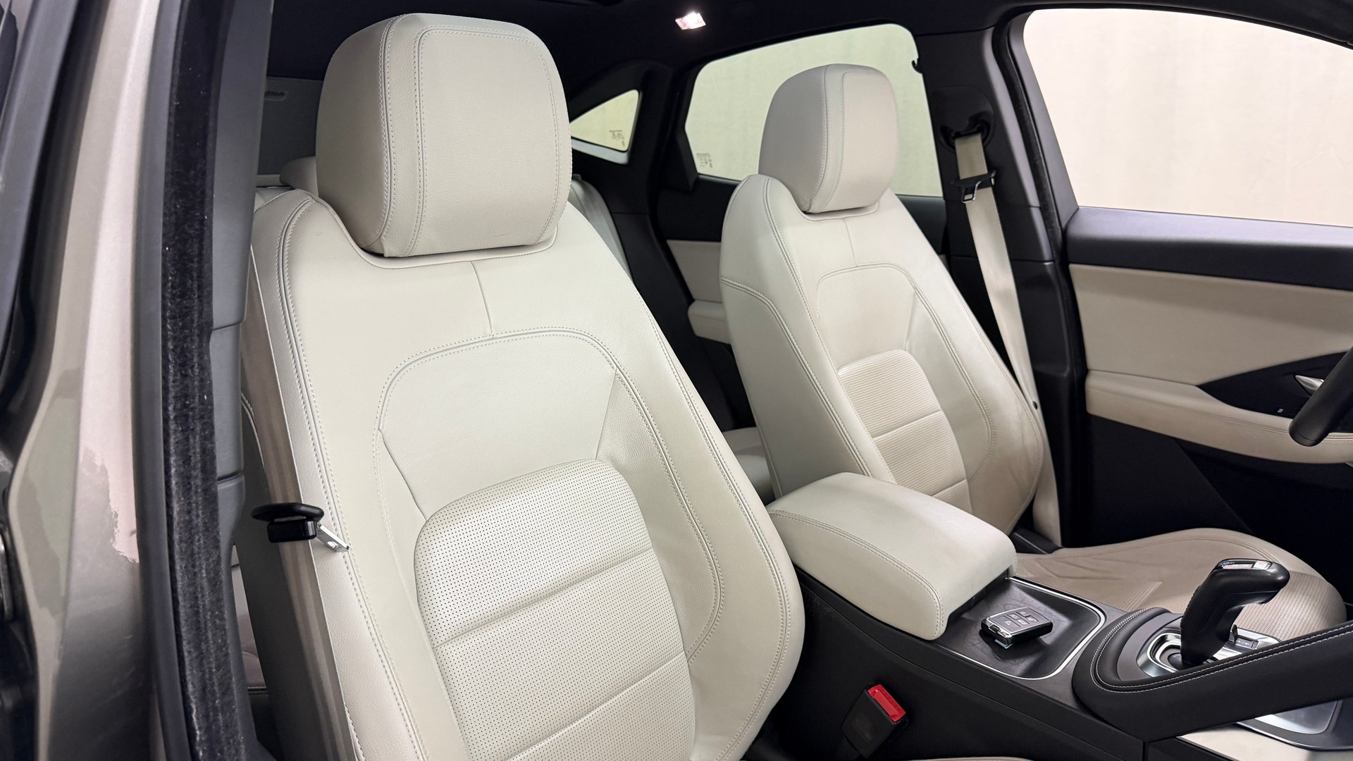 JAGUAR E-Pace 2.0d D240 R-Dynamic SE AWD Automatik-image-10