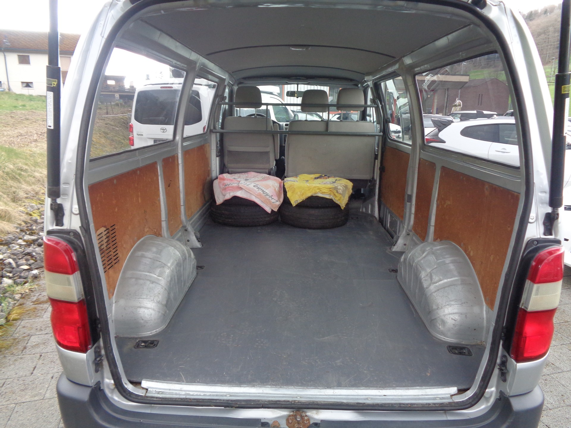 TOYOTA Hiace D-4D Kombi LWB-image-6
