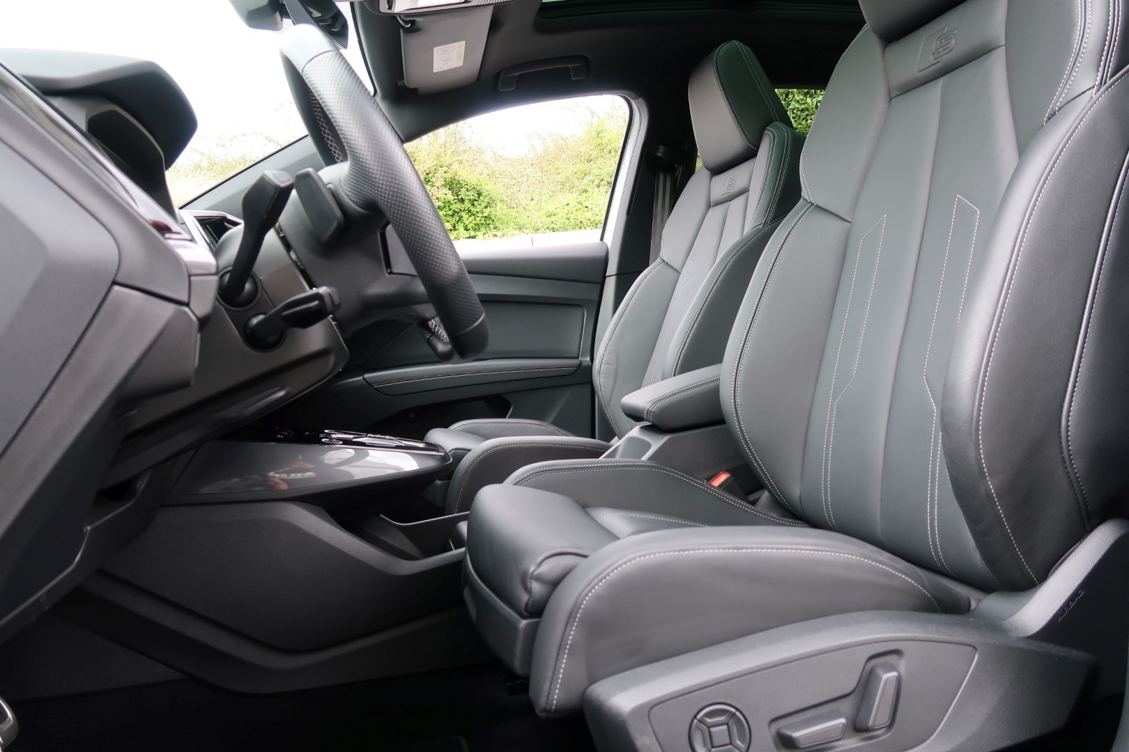 AUDI Q4 e-tron 40-image-4