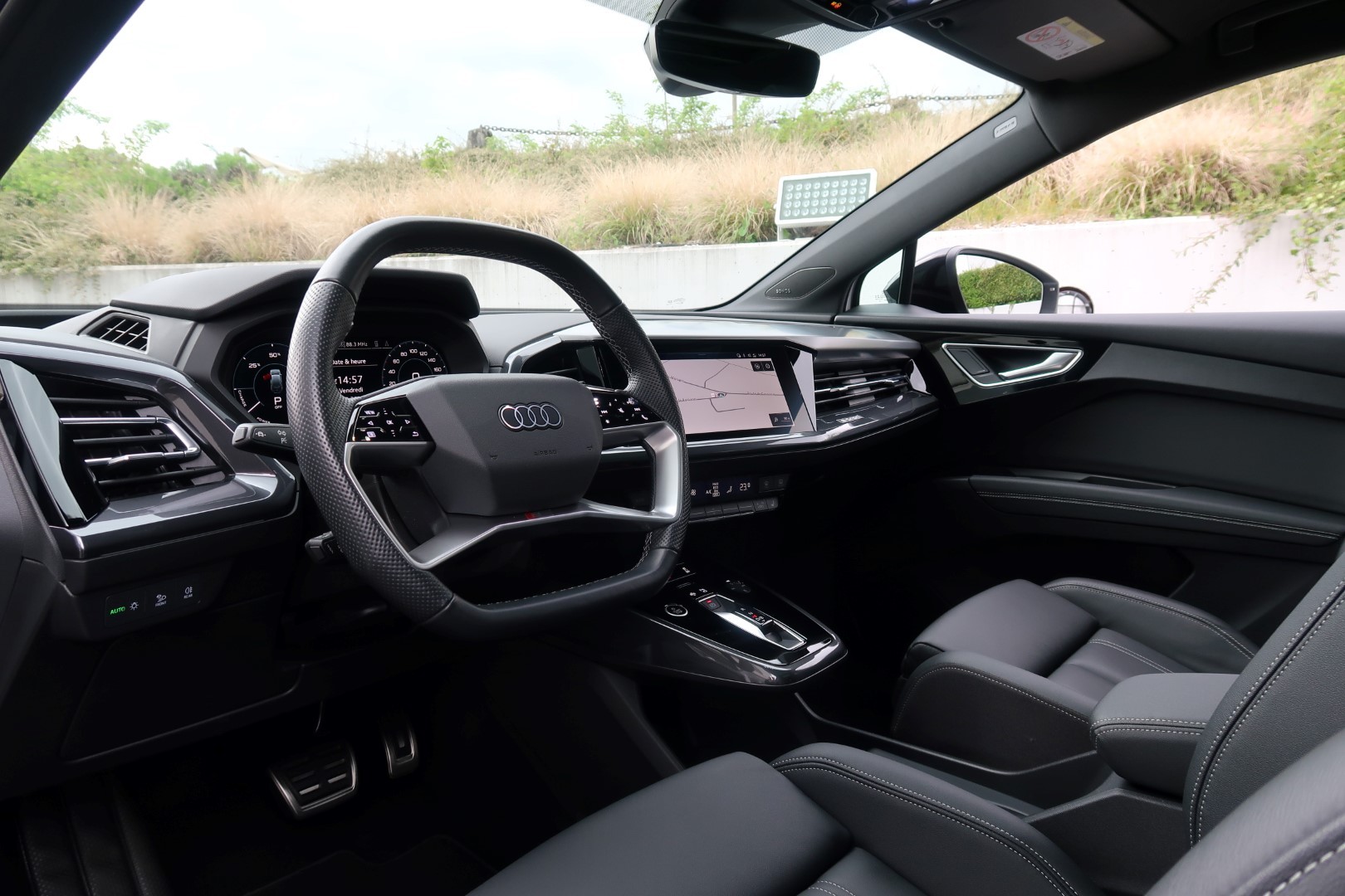 AUDI Q4 e-tron 40-showroom-element-3