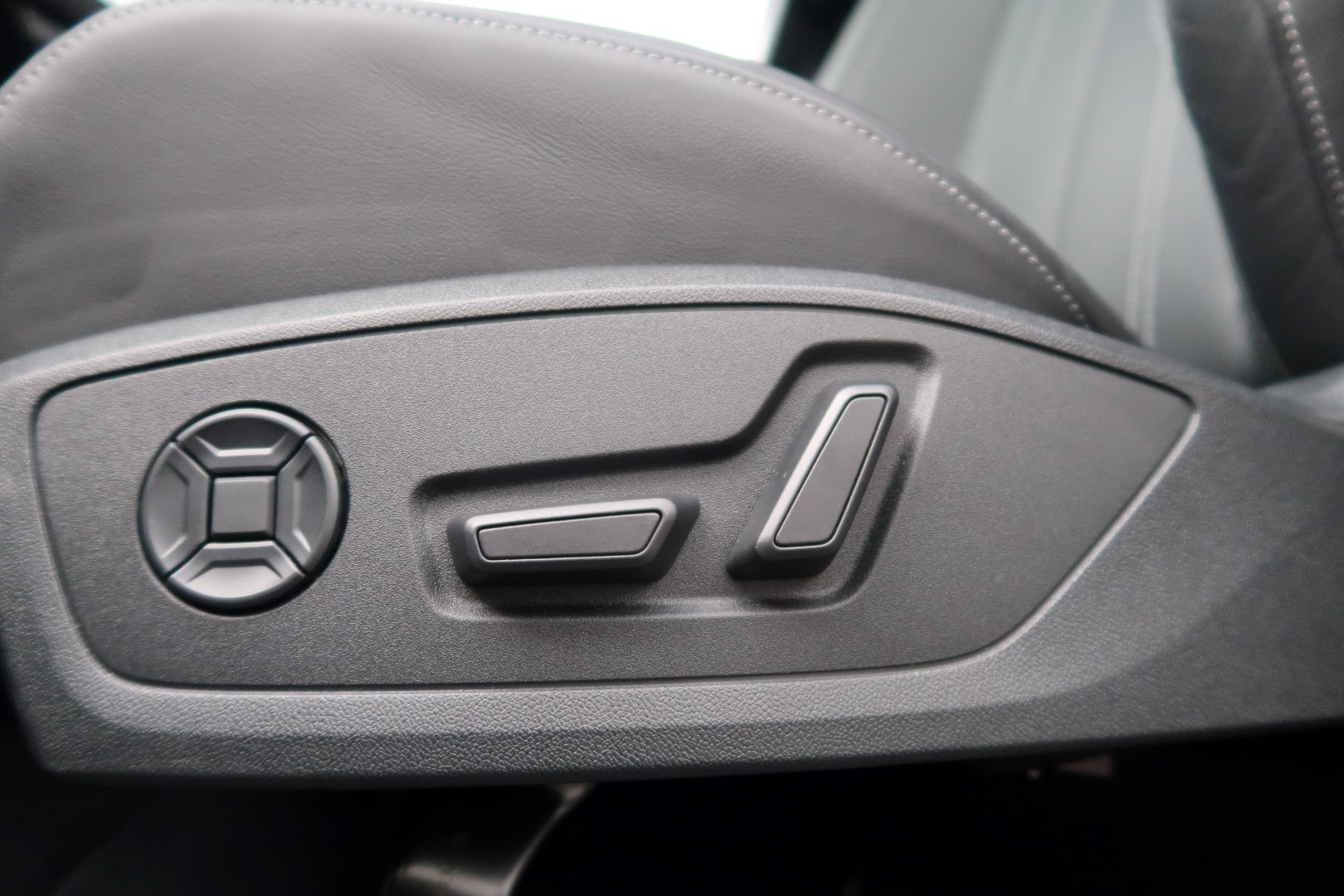 AUDI Q4 e-tron 40-image-11
