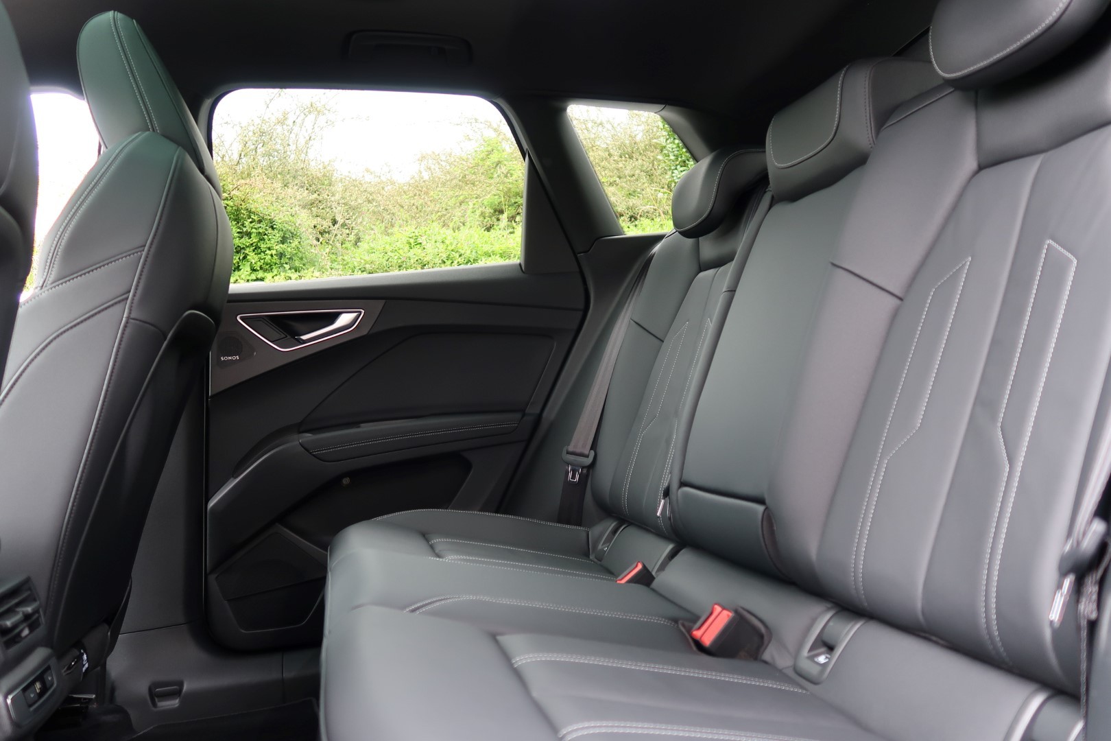 AUDI Q4 e-tron 40-image-9