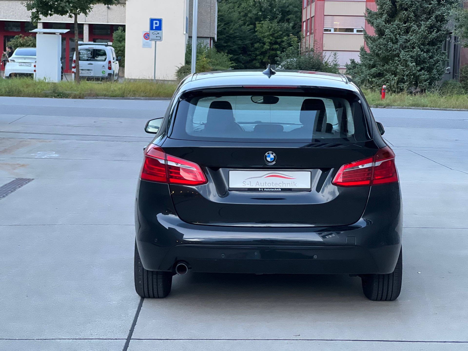 BMW 218d Active Tourer Sport Line-image-4