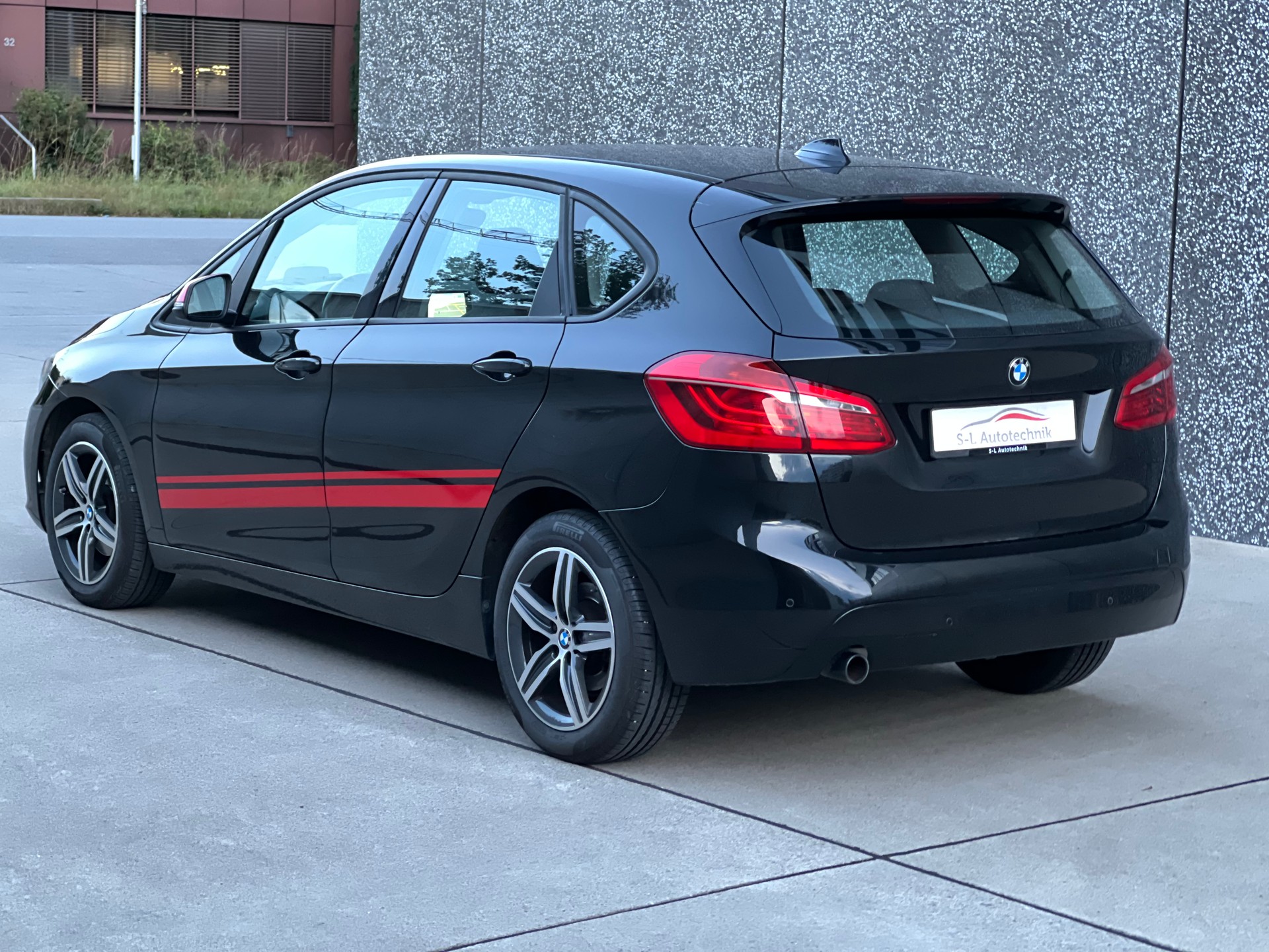 BMW 218d Active Tourer Sport Line-showroom-element-3