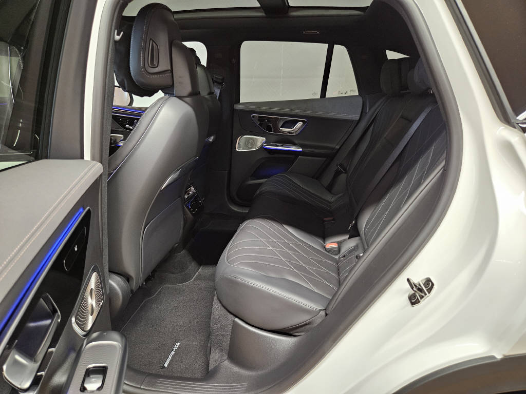 MERCEDES-BENZ EQE 350 4Matic AMG Line Executive Edition-image-12