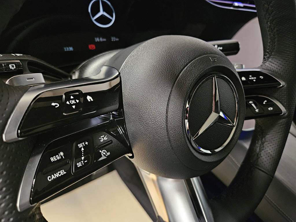 MERCEDES-BENZ EQE 350 4Matic AMG Line Executive Edition-image-6
