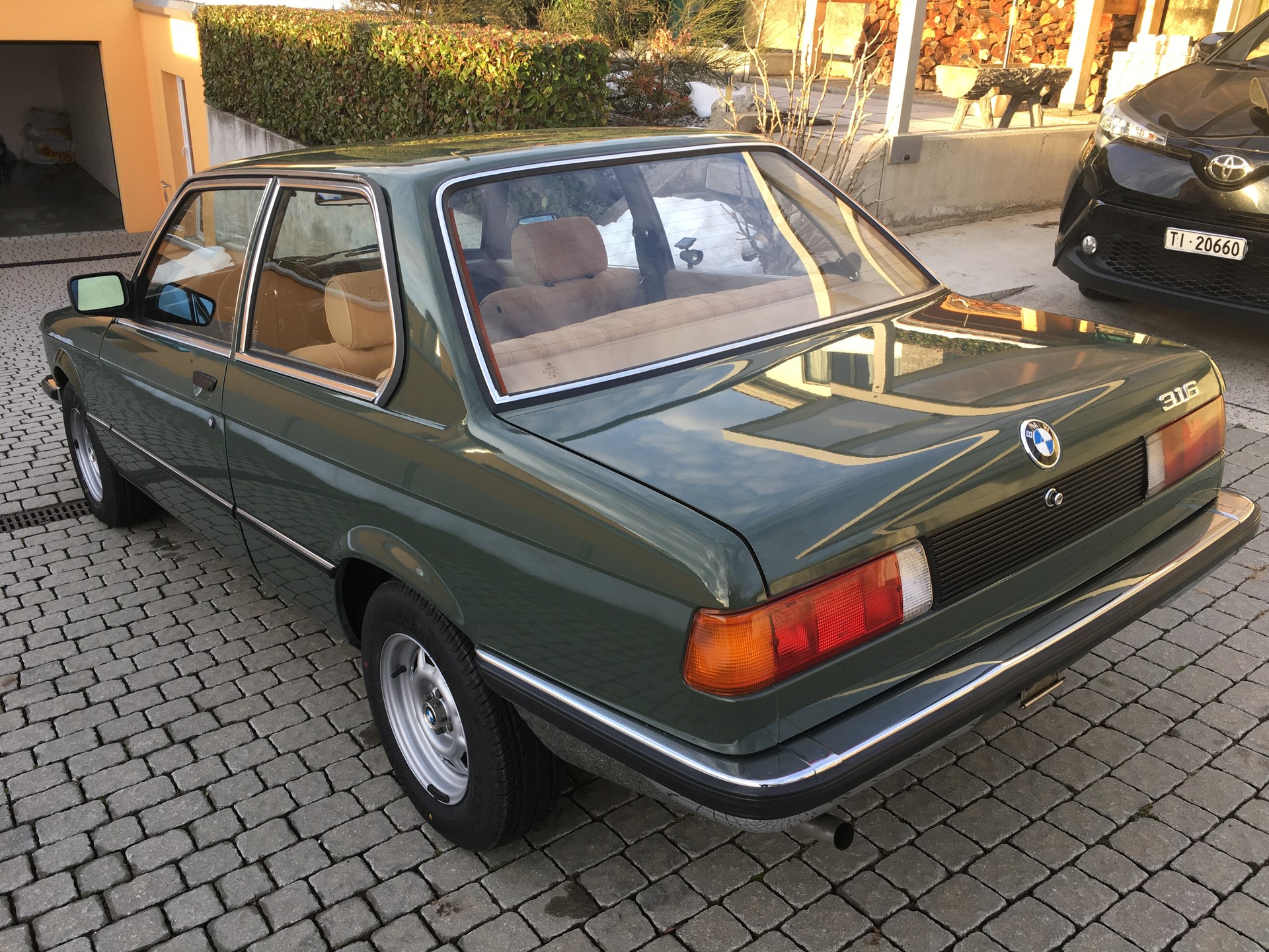 BMW 316i 1.8-image-1