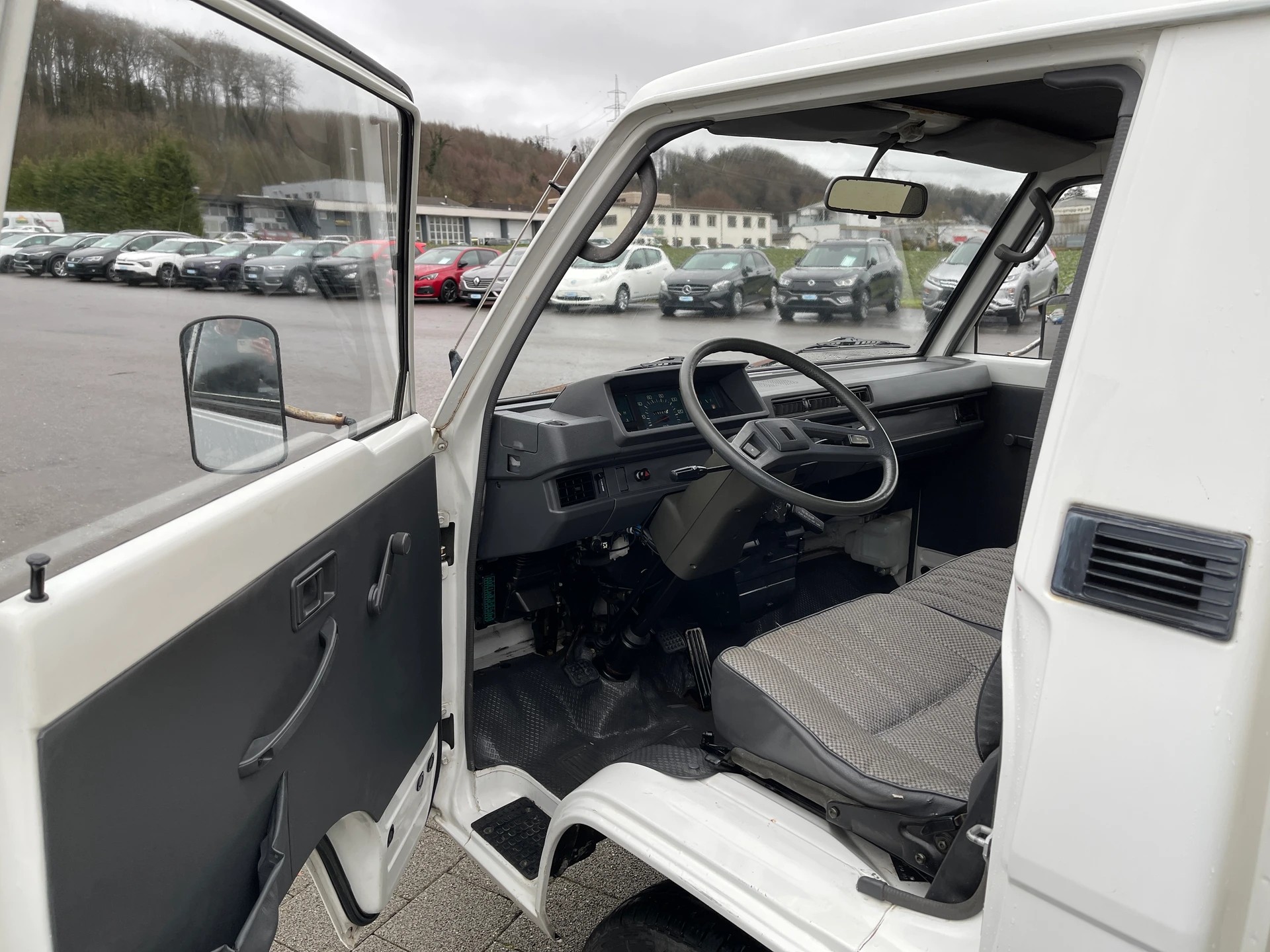 MITSUBISHI L 300 2.5D-image-7
