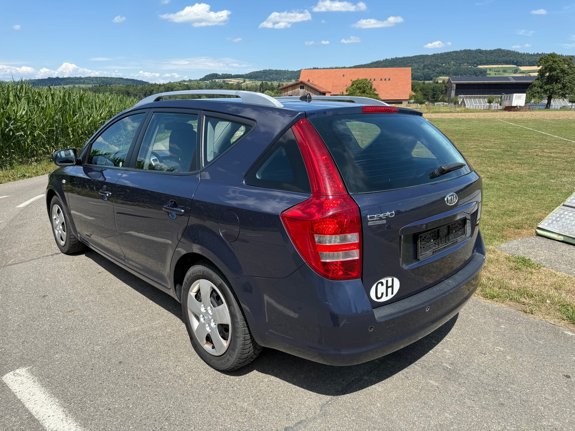 KIA Cee'd Sporty Wagon 1.6 16V Style Automatic-image-2