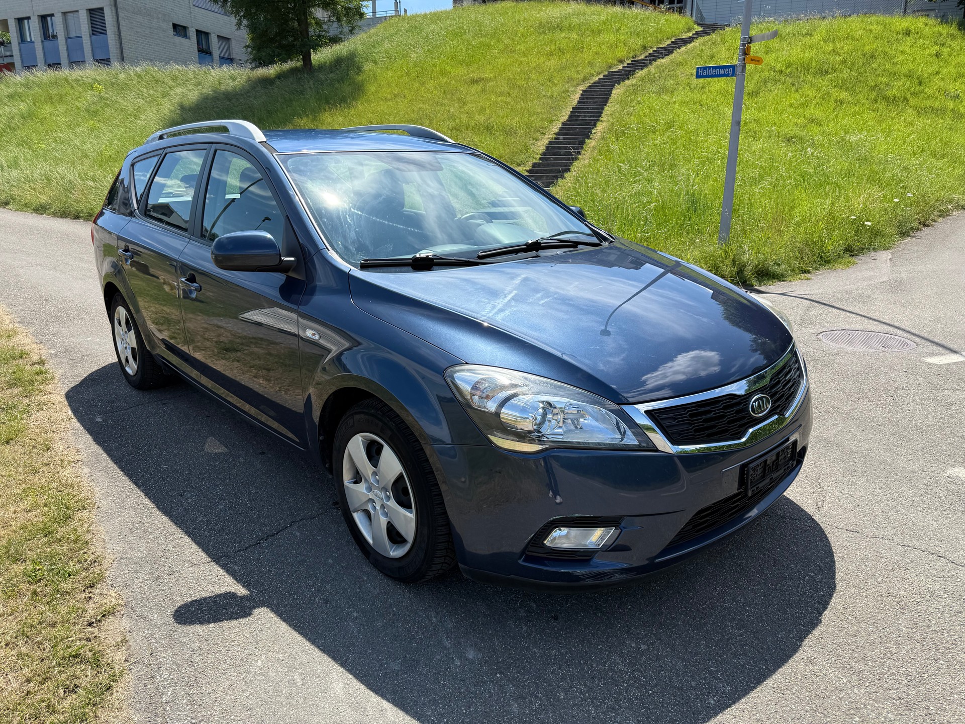 KIA Cee'd Sporty Wagon 1.6 16V Style Automatic-image-1