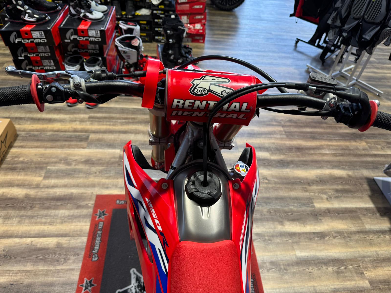 HONDA CRF 250 R *Schulmotorrad*-image-10