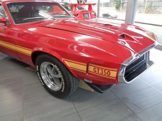 FORD Shelby GT 350-showroom-element-1