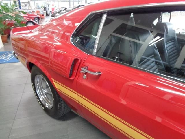 FORD Shelby GT 350-showroom-element-3