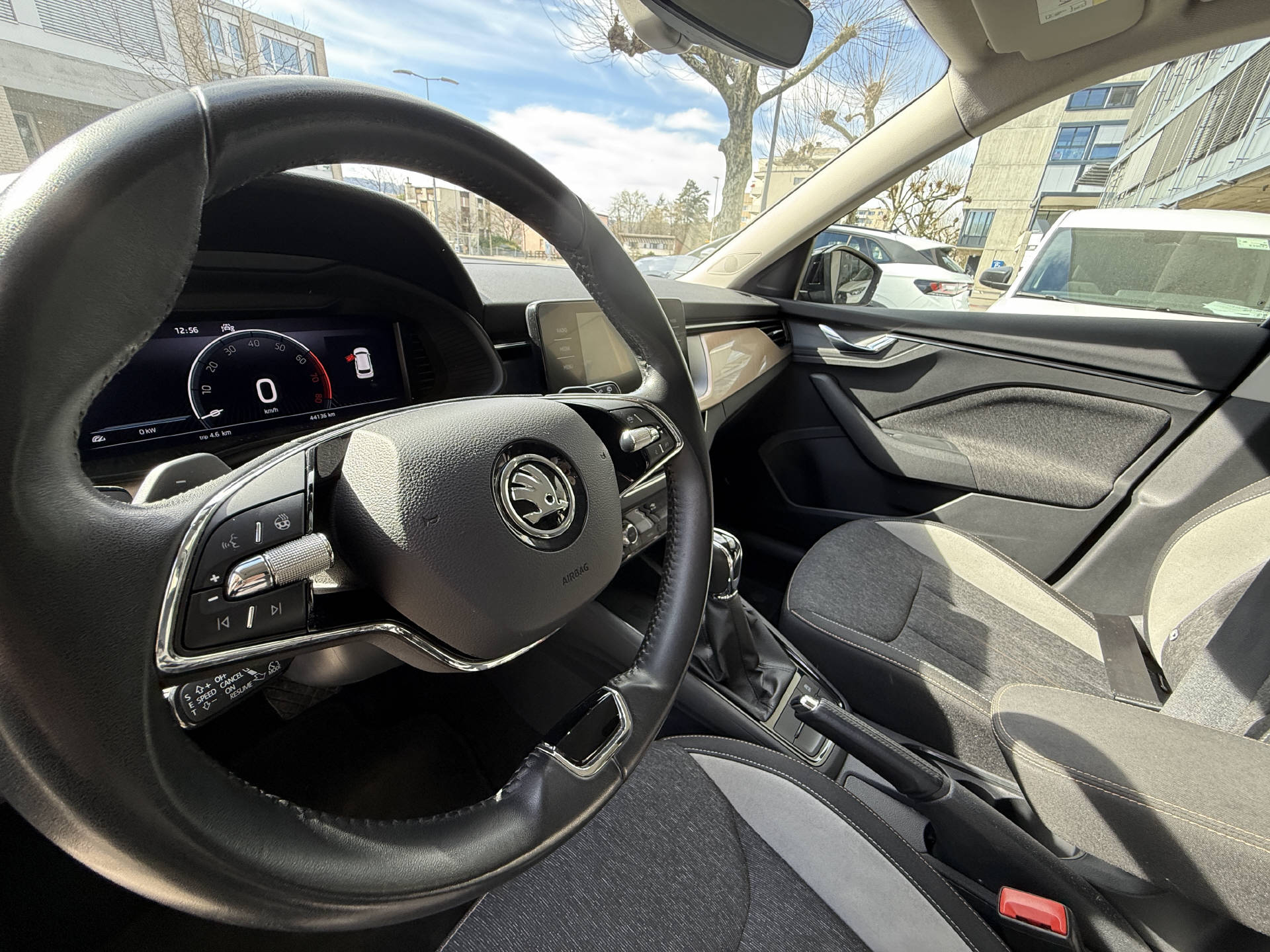 SKODA Kamiq 1.0 TSI Style DSG-image-12