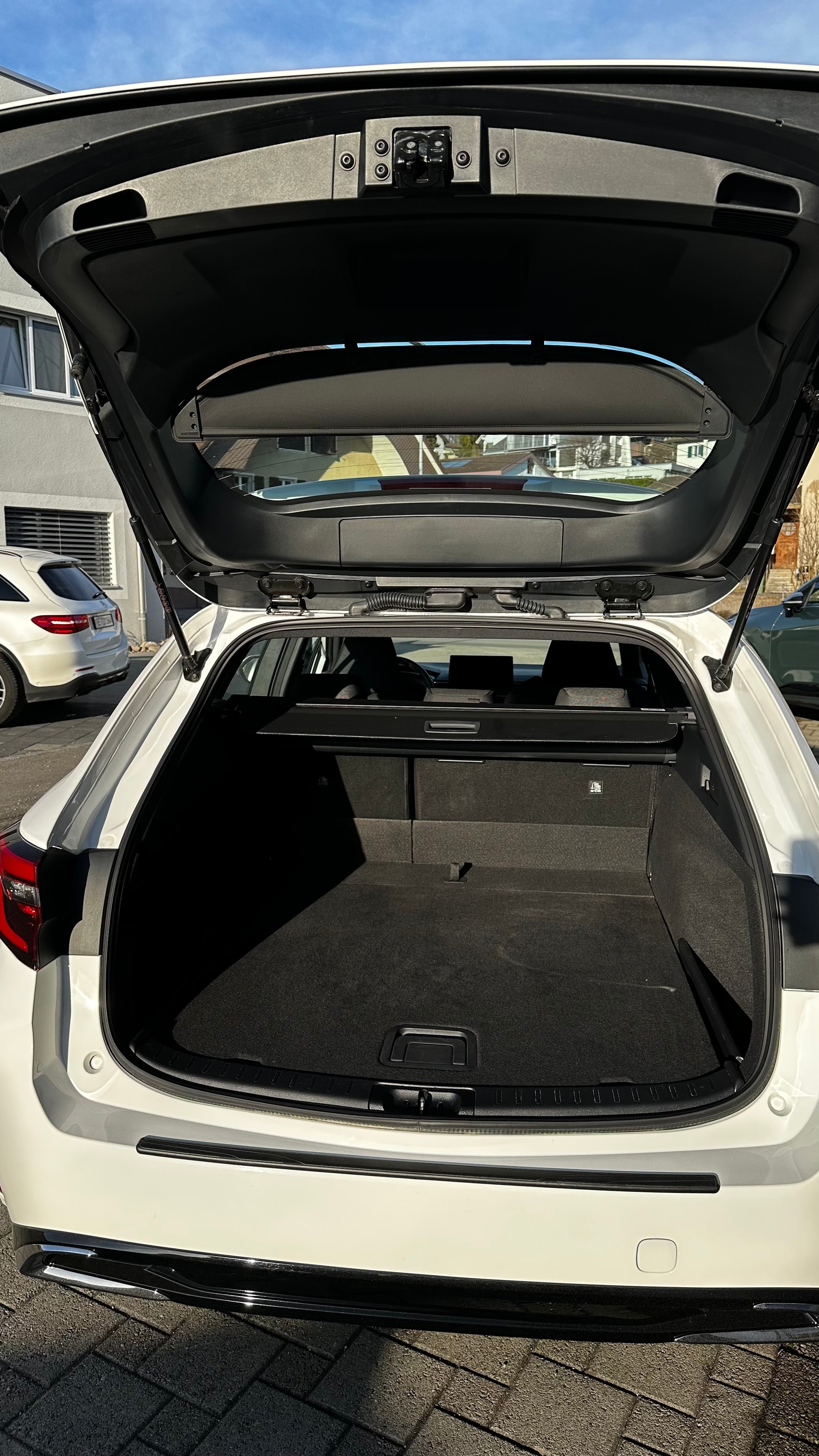 TOYOTA Corolla Touring Sports 1.8 HSD Comfort e-CVT-image-11