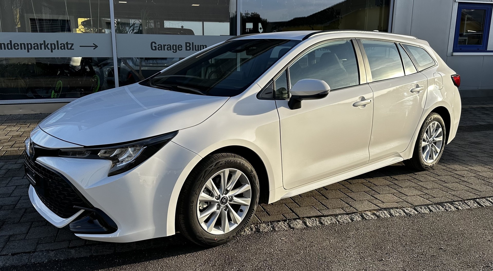 TOYOTA Corolla Touring Sports 1.8 HSD Comfort e-CVT-showroom-element-2