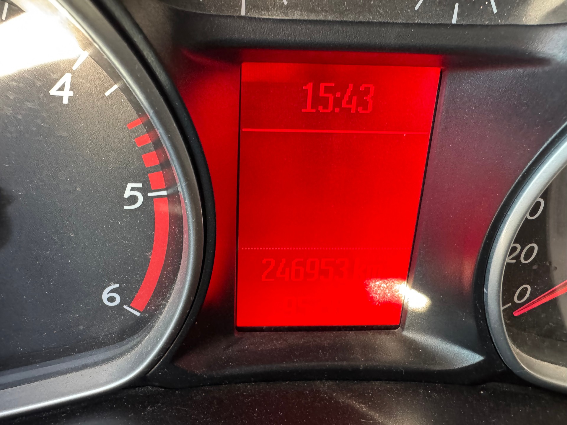 FORD Galaxy 2.0 TDCi Ghia-image-9