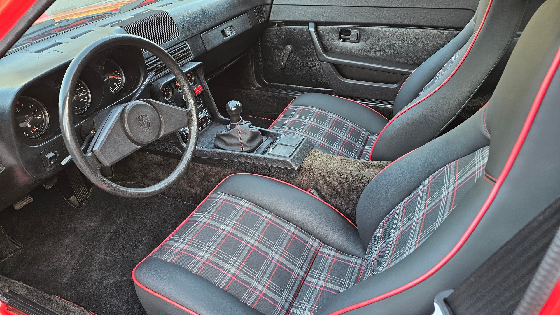 PORSCHE 924-image-8