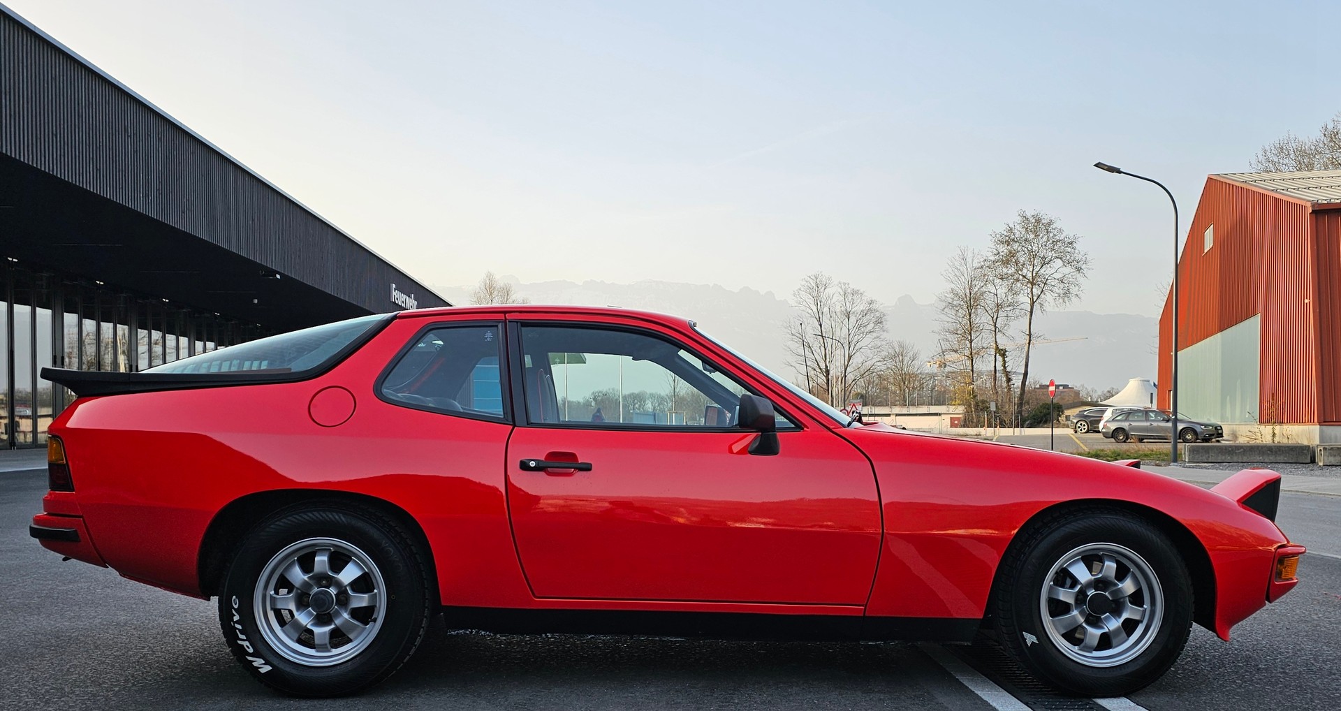 PORSCHE 924-image-4
