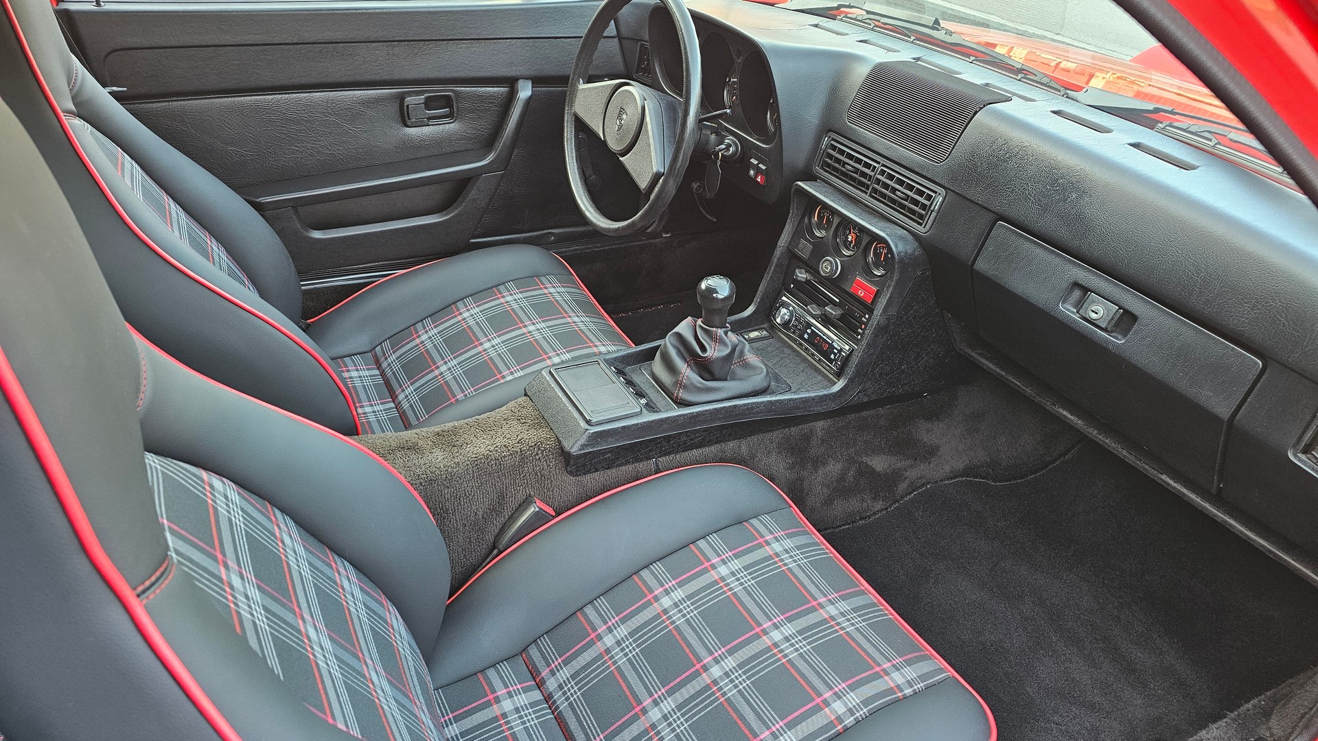PORSCHE 924-image-10