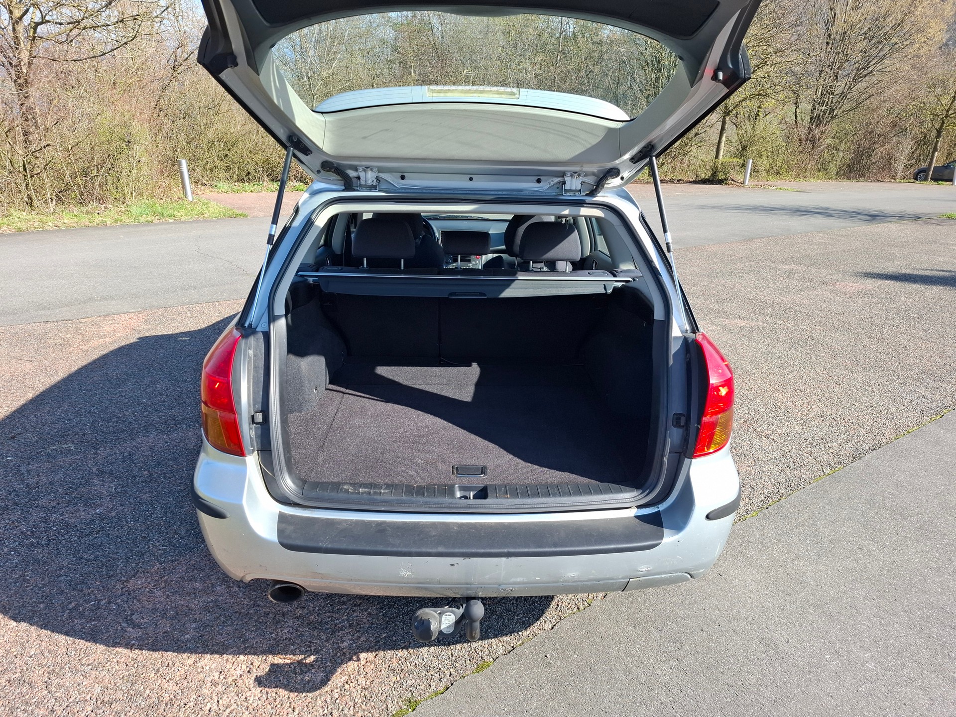 SUBARU Legacy 2.0i AWD Swiss-image-8