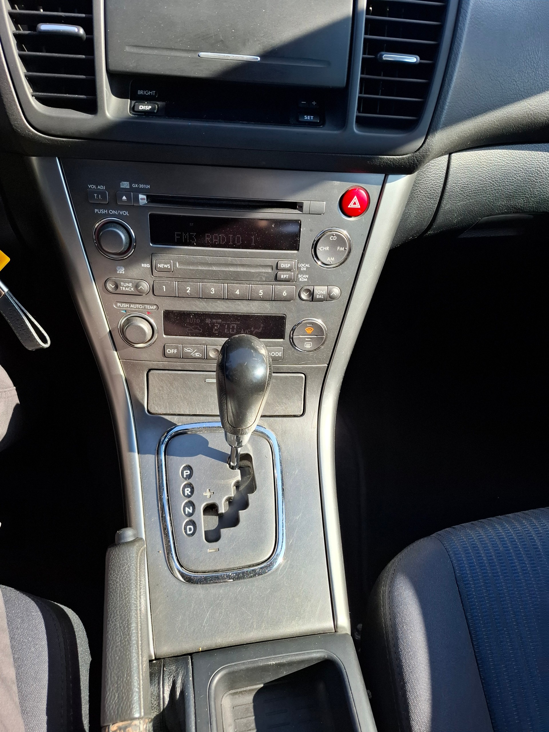 SUBARU Legacy 2.0i AWD Swiss-image-12