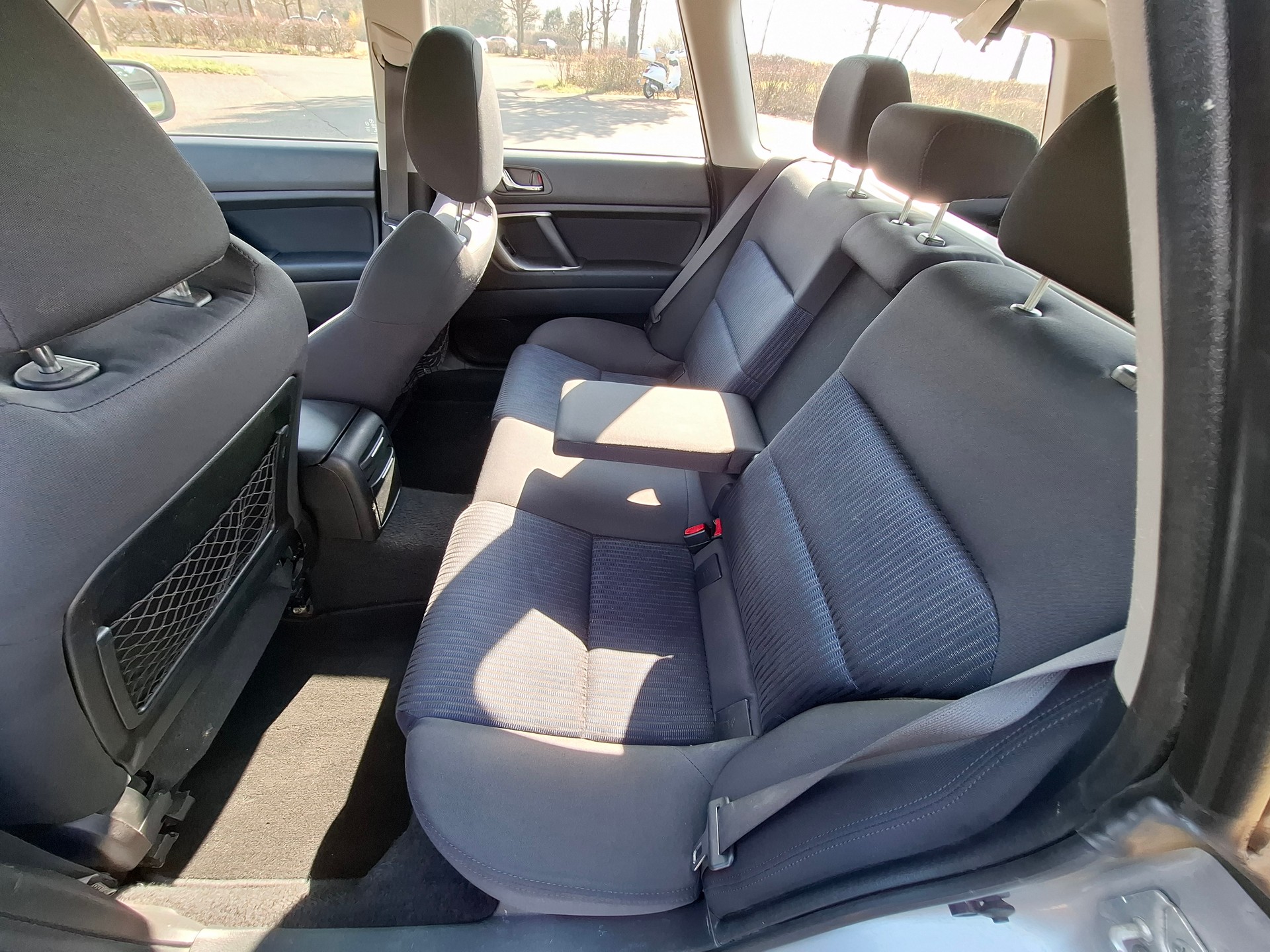 SUBARU Legacy 2.0i AWD Swiss-image-11