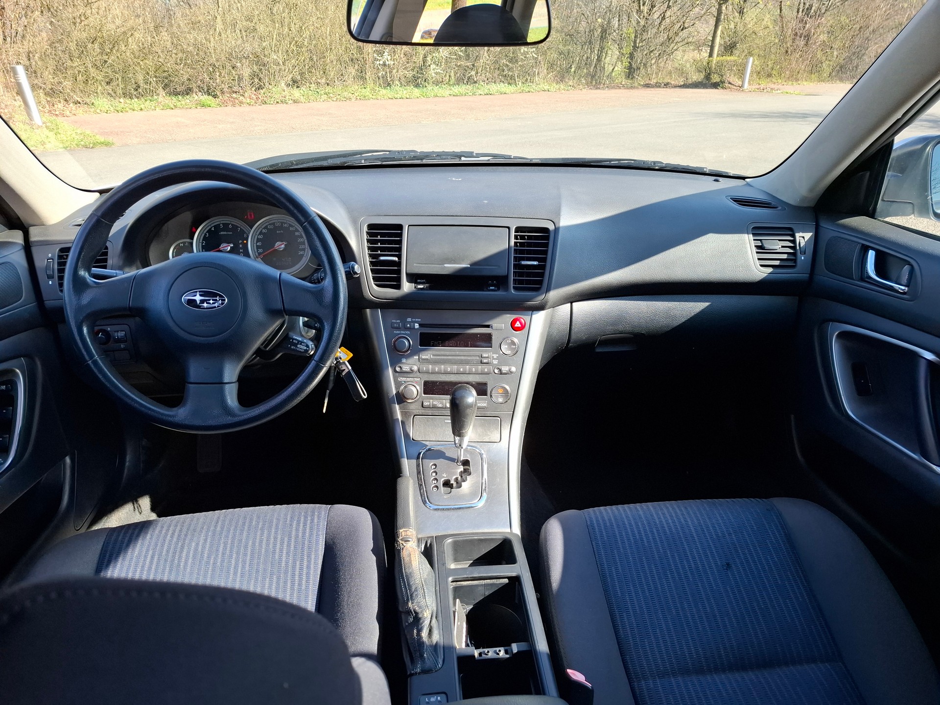 SUBARU Legacy 2.0i AWD Swiss-image-9