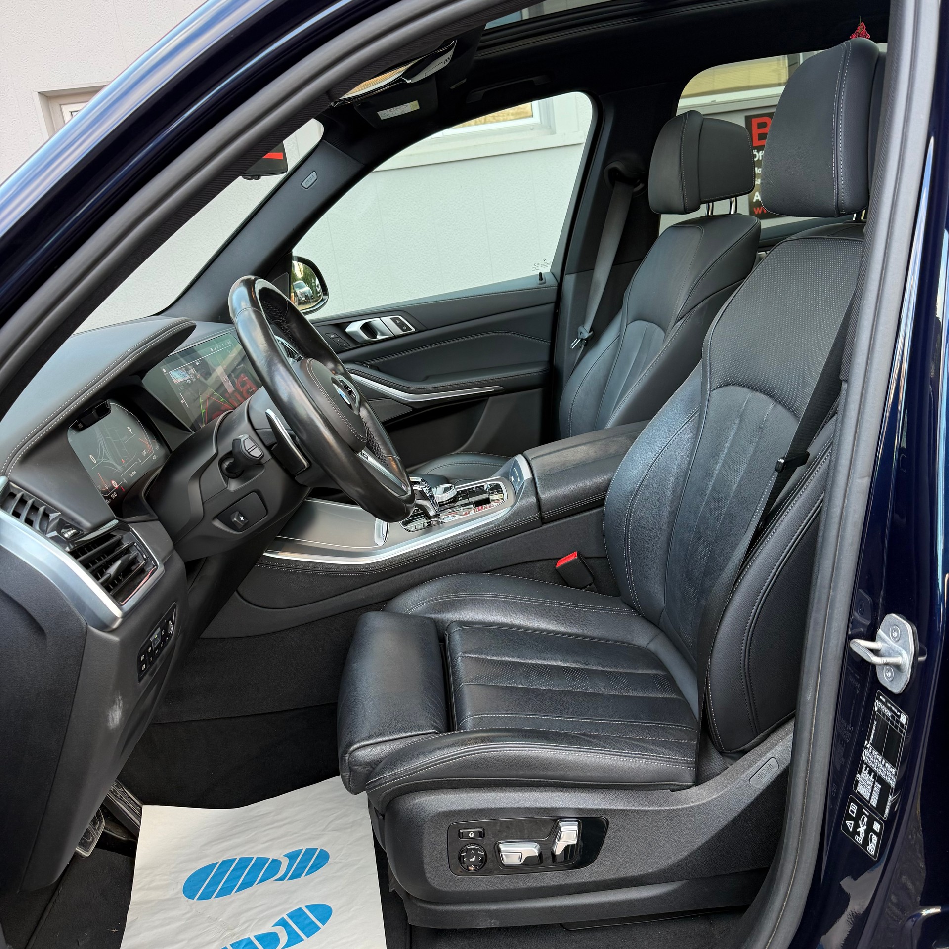 BMW X5 xDrive 30d Steptronic M SPORT PLUS *LEDER / PANORAMA-DACH / 21 ZOLL ALU / LUFT-FEDERUNG*-image-8
